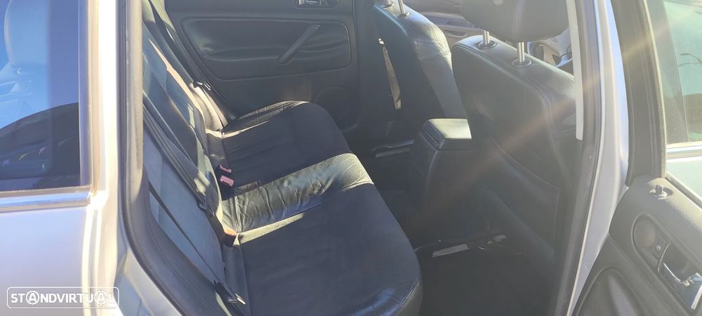VW Passat Variant 1.9 TDi Highline - 14