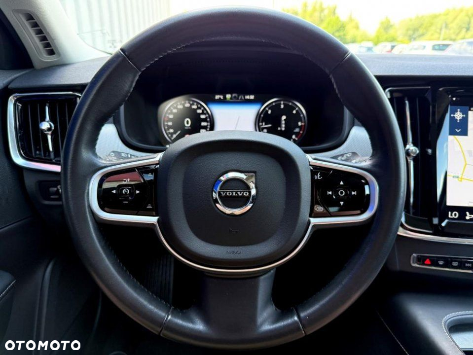 Volvo V90 Cross Country - 12