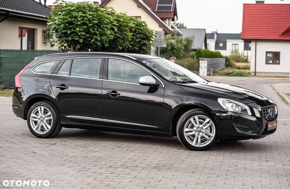 Volvo V60 T3 R-Design Summum - 3
