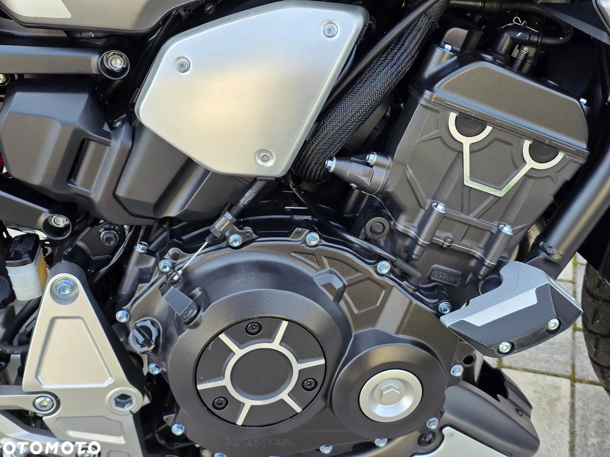 Honda CB - 12