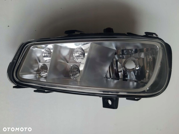 HALOGEN MERCEDES ACTROS PRAWY