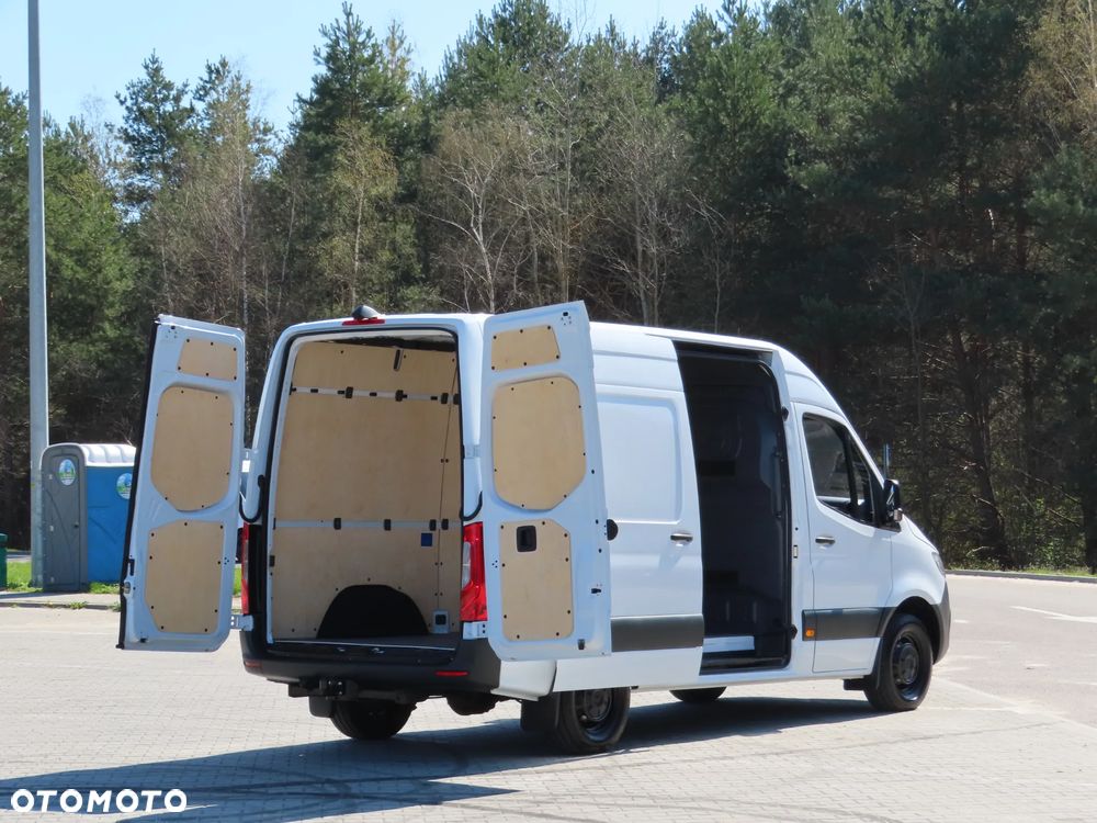 Mercedes-Benz Sprinter 317 CDI 170 KM 9G-Tronic Automat Model 907, L2H2 Furgon Blaszak, Wysoki Dach, 5932 mm Dł, FULL LED, HAK 3500 Kg, Rozstaw Osi 3665 mm, Ładowność 1174 Kg, WZMACNIANY,  Stan Wizualny I Techniczny NOWY Tak Jak Z Taśmy Produkcyjnej Gotowy Dostępny OKAZJA POLECAM - 15