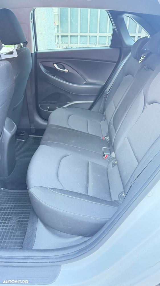 Hyundai i30 1.4 100CP 5DR M/T Highway - 16