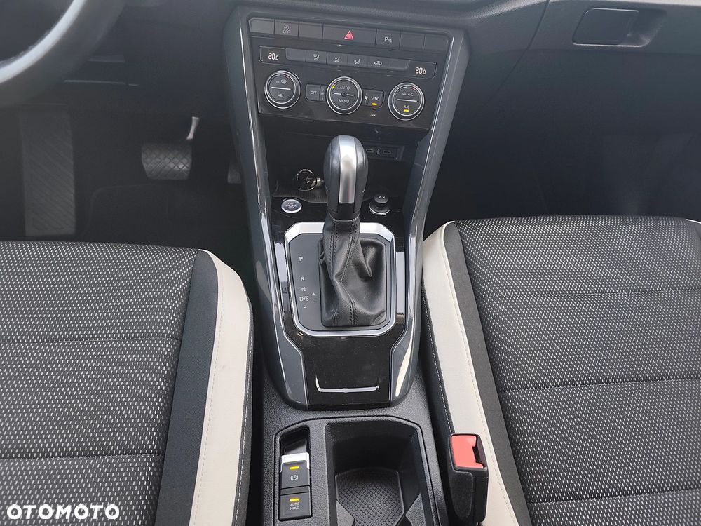 Volkswagen T-Roc - 12