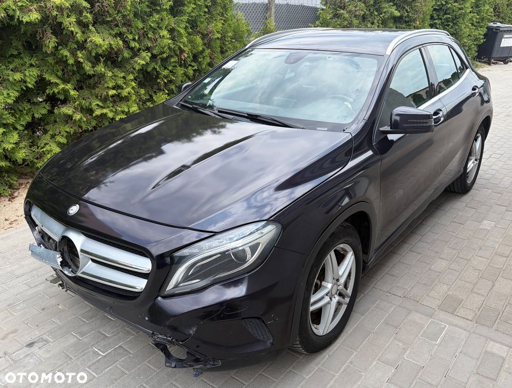 Mercedes-Benz GLA 220 d 4Matic 7G-DCT Style - 2