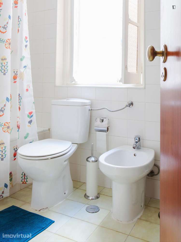 Quarto - localizado em Anjos Lisbon - Grande imagem: 2/16