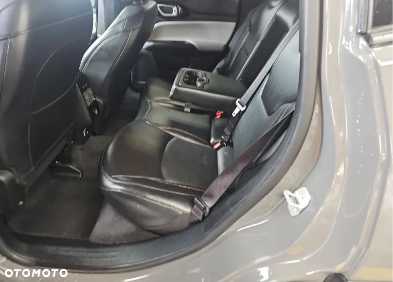 Jeep Compass - 10