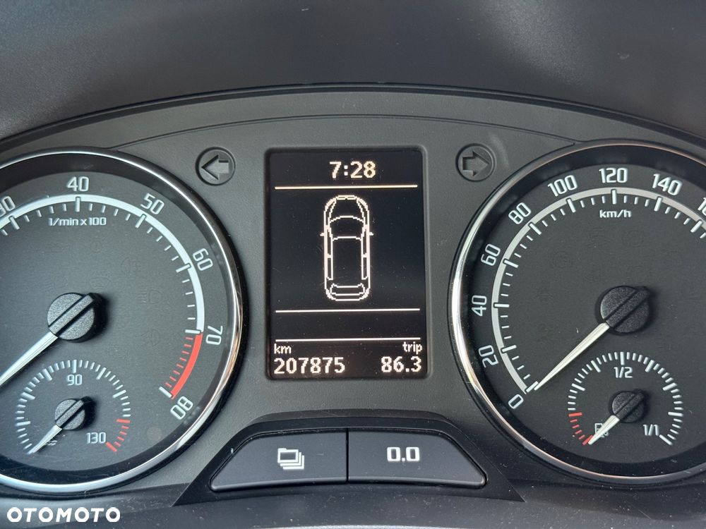 Skoda Fabia 1.4 TSI DSG RS - 15