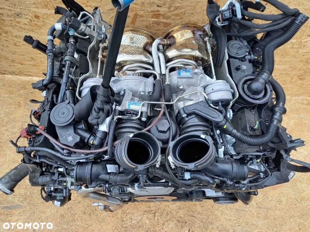 SILNIK KOMPLETNY PORSCHE CAYENNE BENTLEY CONTINENTAL AUDI RS6 RS7 4.0 V8 500KM - DCU - 1