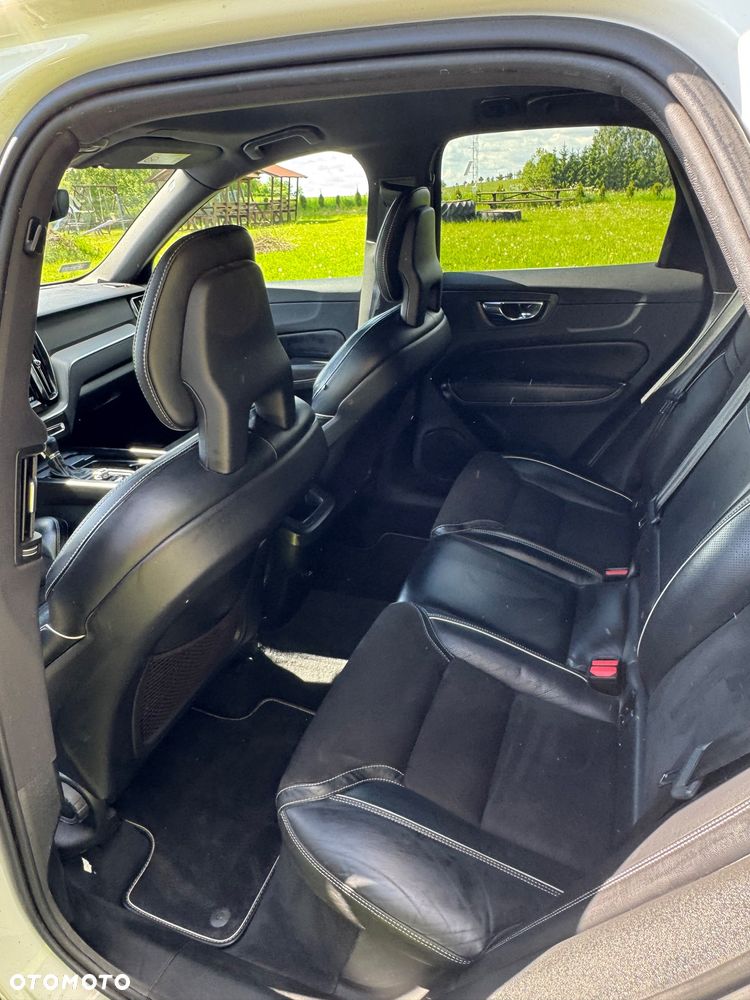 Volvo XC 60 T5 AWD R-Design - 23