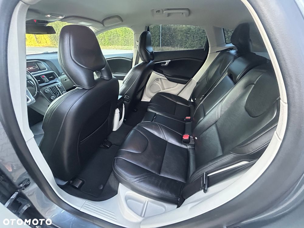Volvo V40 D4 Momentum - 17