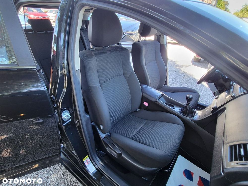 Toyota Avensis - 20