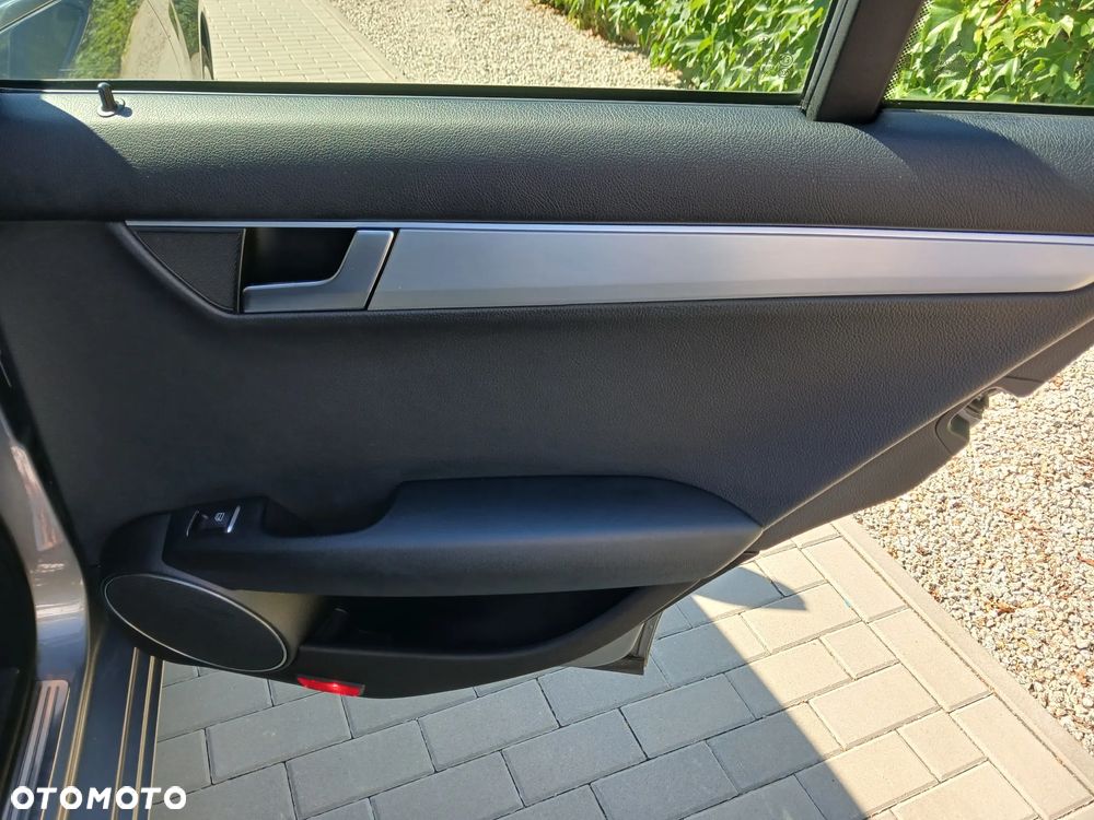 Mercedes-Benz Klasa C 200 7G-TRONIC Avantgarde Edition - 20