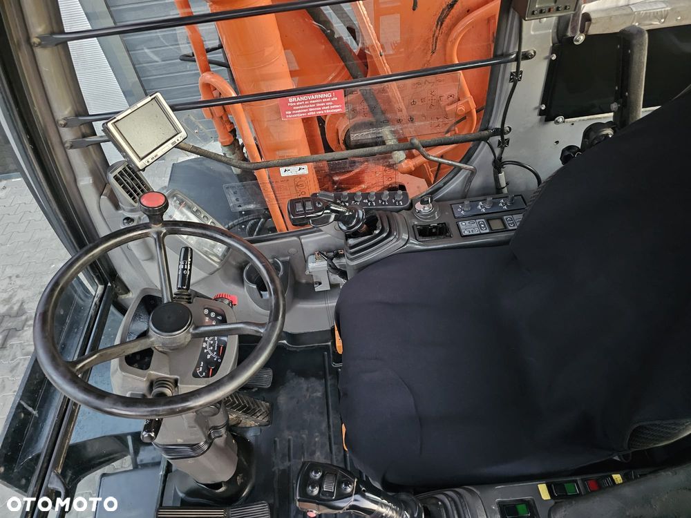 Hitachi ZX160W - 11