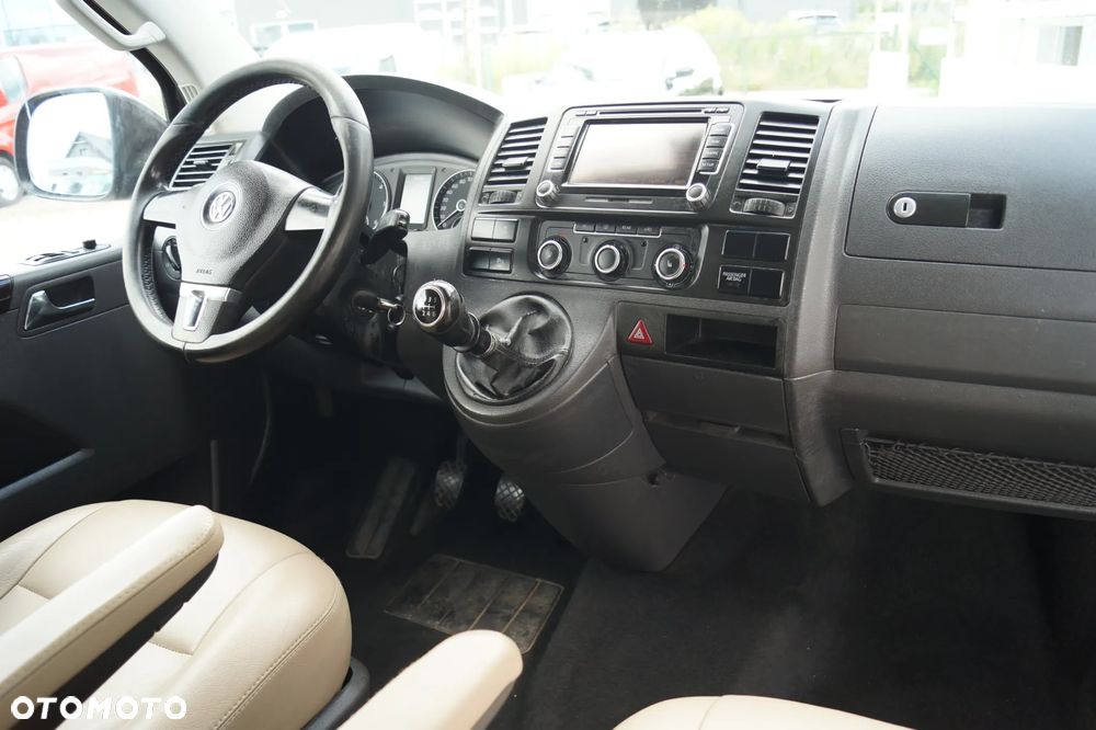 Volkswagen Caravelle - 28