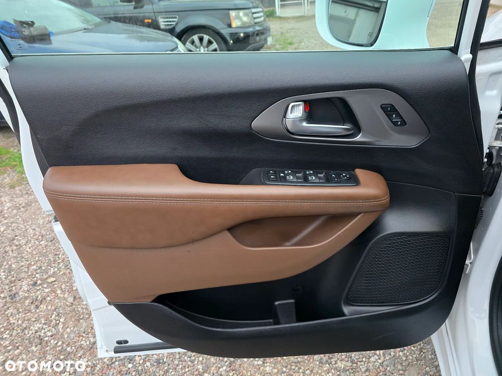 Chrysler Pacifica - 29