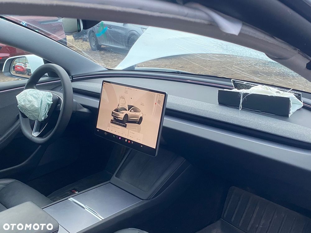 Tesla Model 3 - 13