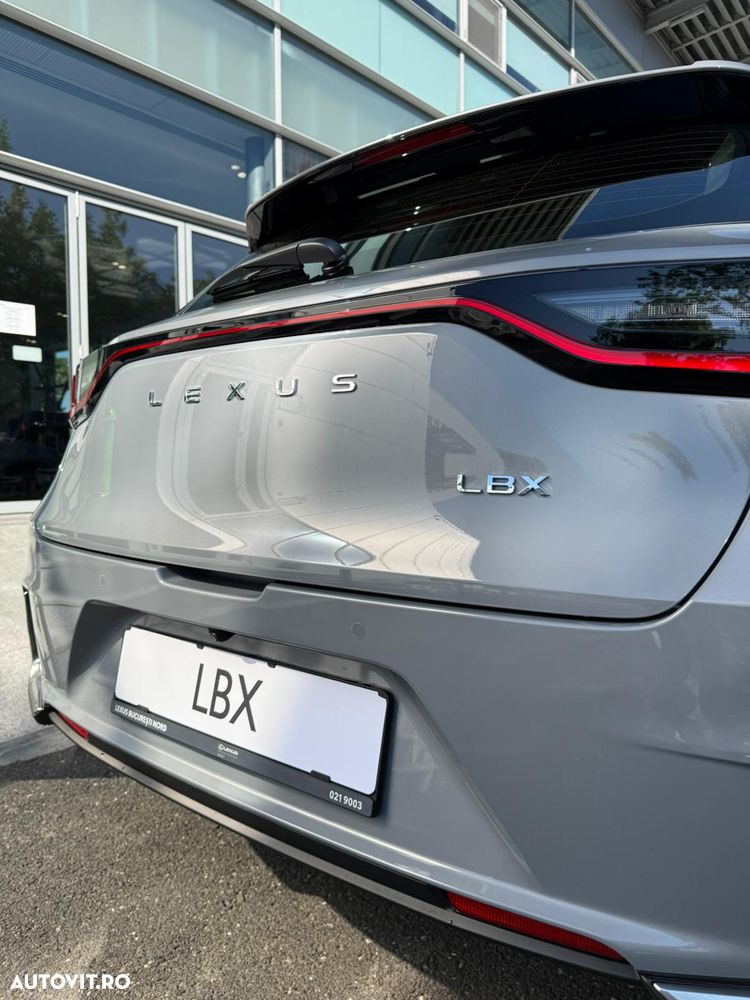 Lexus LBX - 8