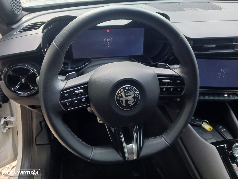 Alfa Romeo Junior 1.2 Speciale eDCT6 - 12