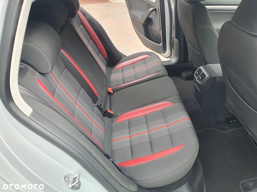 Volkswagen Golf 1.6 TDI DPF BlueMotion Technology MATCH - 13