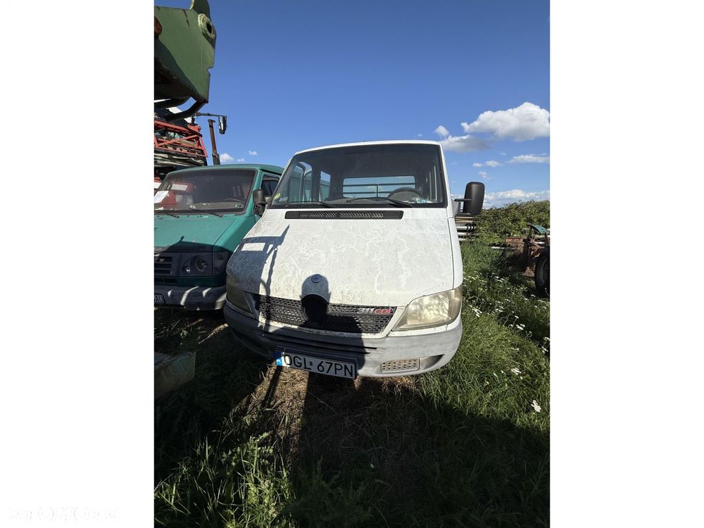 Mercedes-Benz 311 - 5