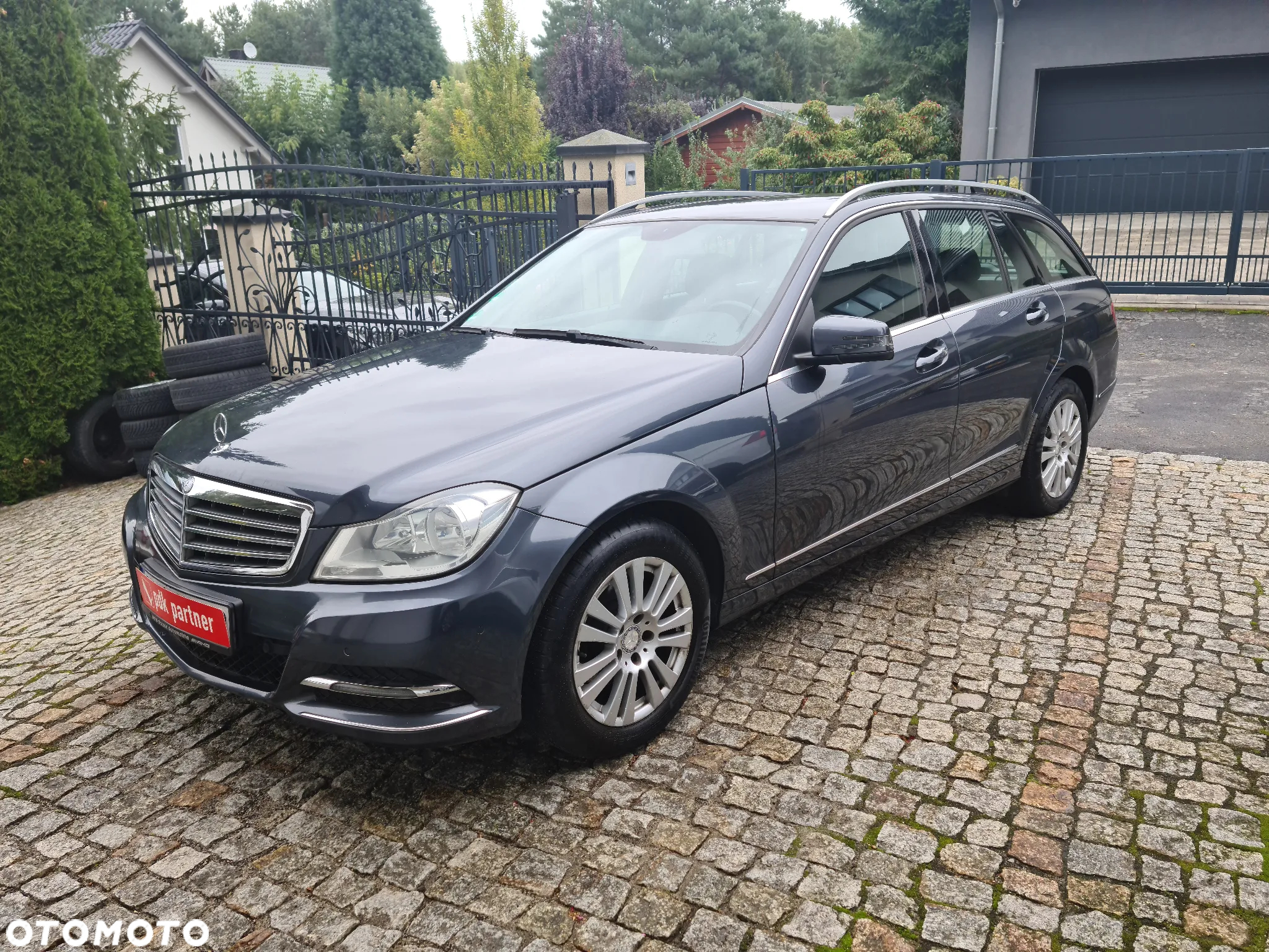 Mercedes-Benz Klasa C 180 CGI BlueEff Elegance - 12