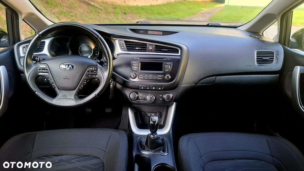 Kia Ceed 1.6 GDI ISG Dream-Team Edition - 10