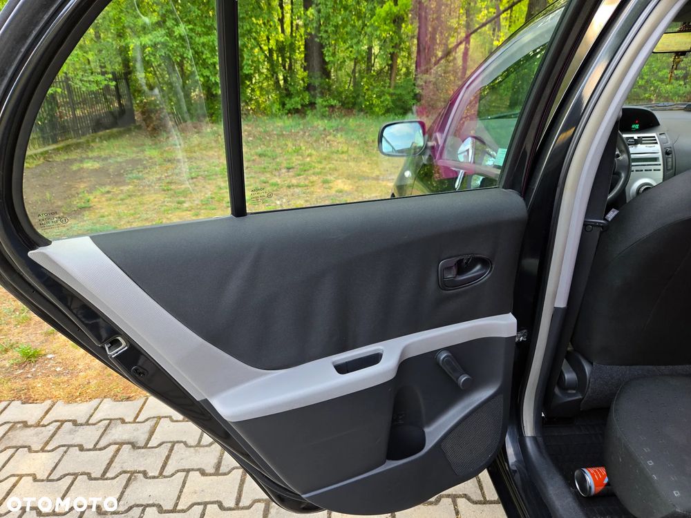 Toyota Yaris 1.3 Prestige - 28