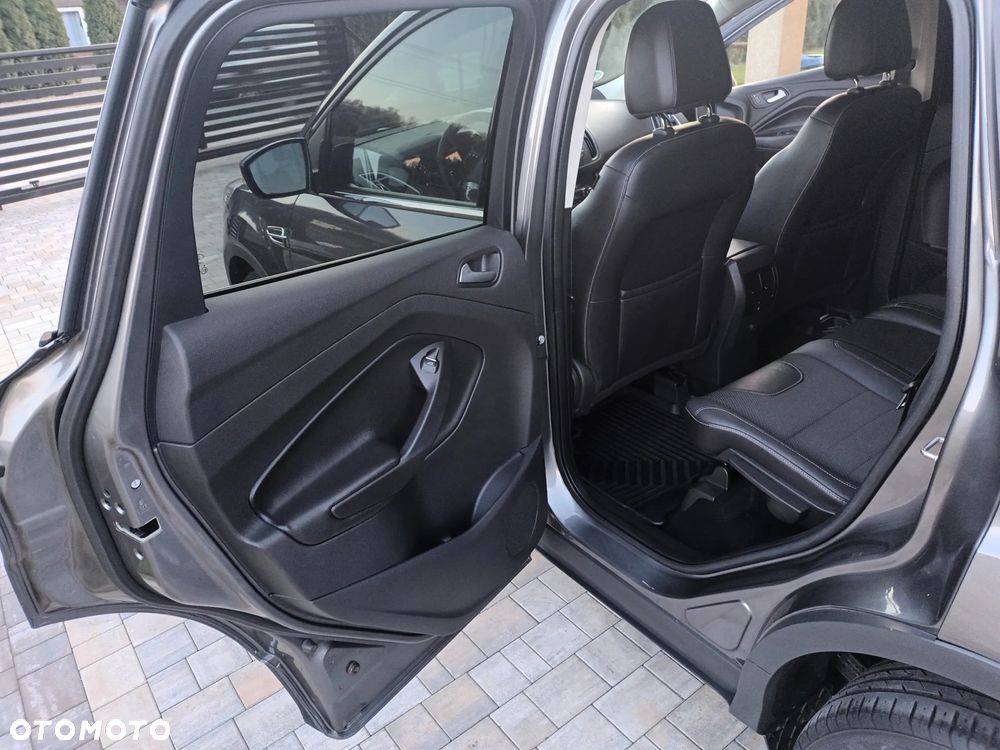 Ford Kuga 1.6 EcoBoost 2x4 Titanium - 32