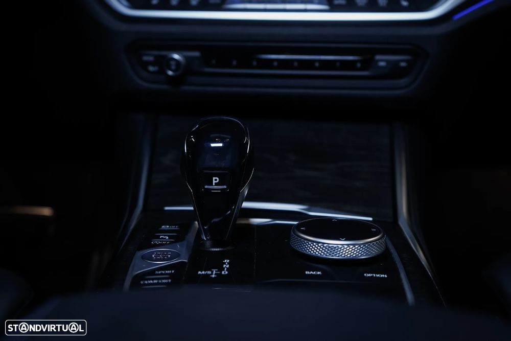 BMW 320 d Aut. M Sport - 27