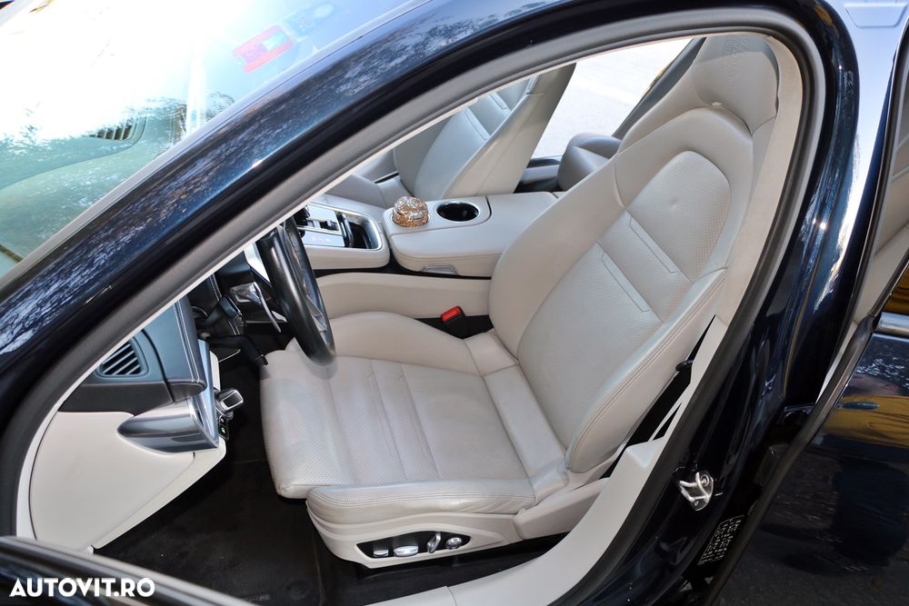 Porsche Panamera - 18