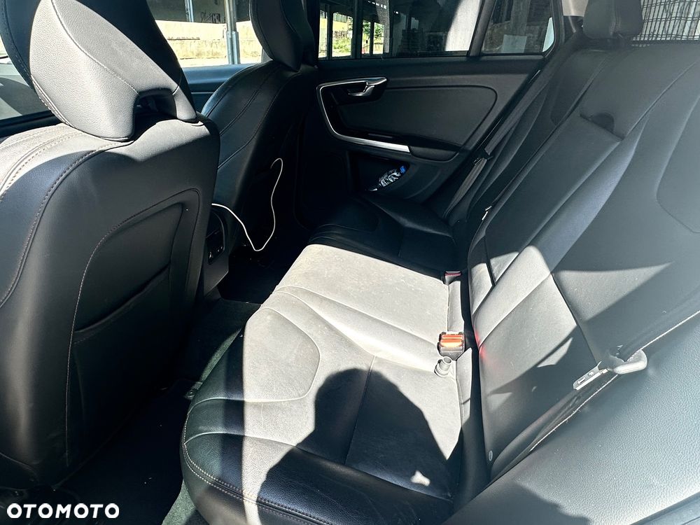 Volvo V60 Cross Country - 9