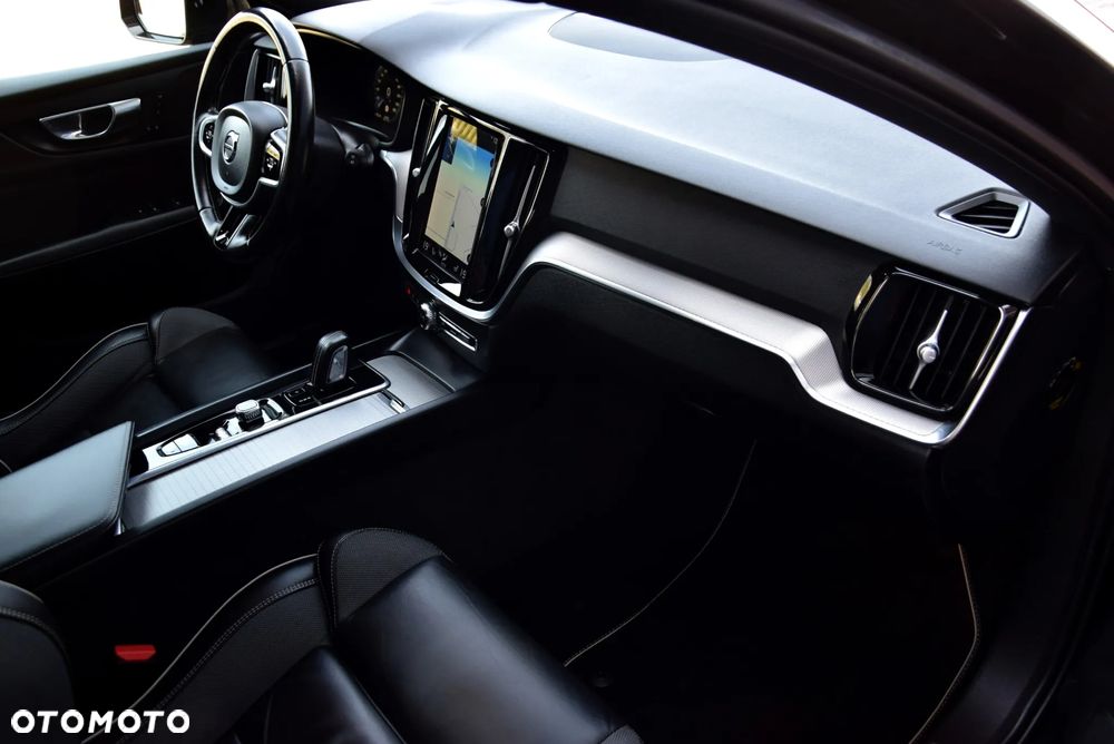 Volvo V60 B4 D R-Design - 26