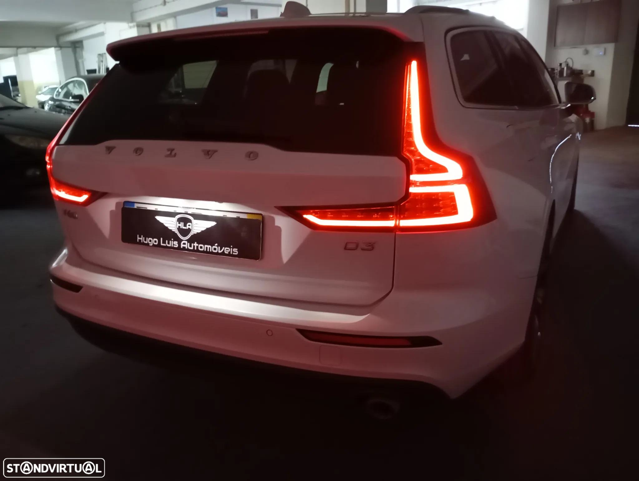 Volvo V60 2.0 D3 Momentum Geartronic - 28