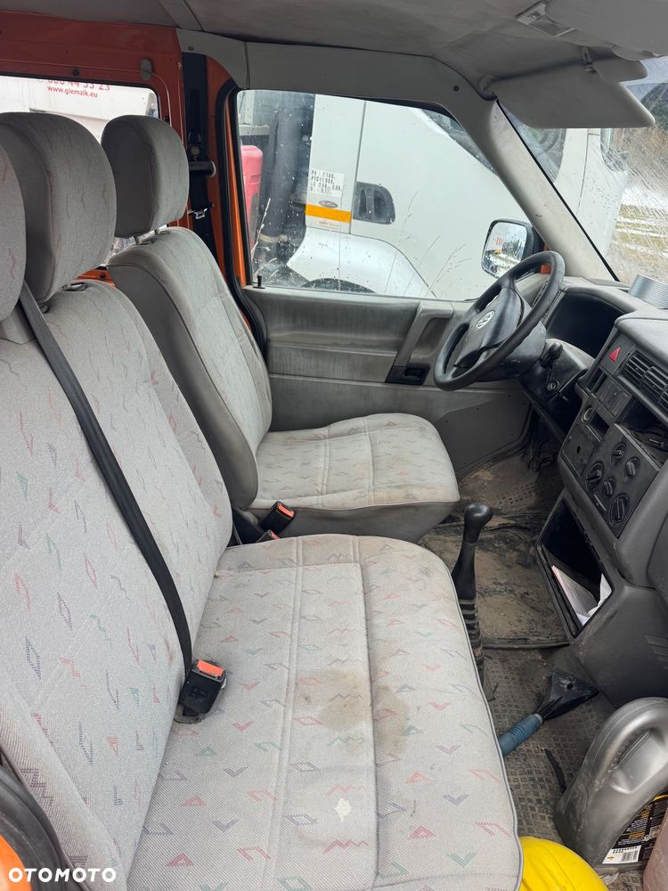 Volkswagen T4 Transporter 2.5TDi Long 88KM doka brygadówka 6 os. - 7