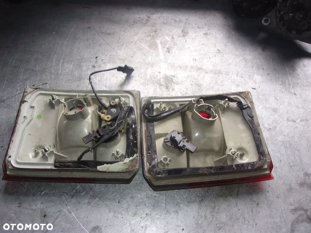 LAMPA TYŁ LEWA PRAWA KLAPA ZAMEK AUDI B4 KOMBI - 2