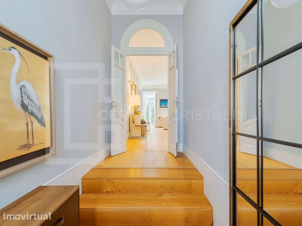 Moradia de Charme com Design Contemporâneo e Espaço Exterior | Cent... - Grande imagem: 2/32