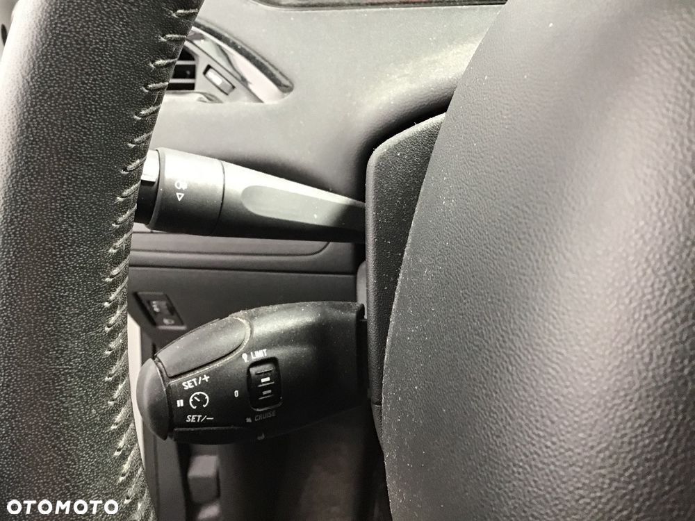 Peugeot 208 1.2 VTi Access - 26