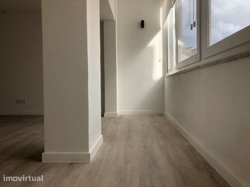 Arrendo T1 renovado nas Avenidas Novas, Lisboa - Grande imagem: 2/11