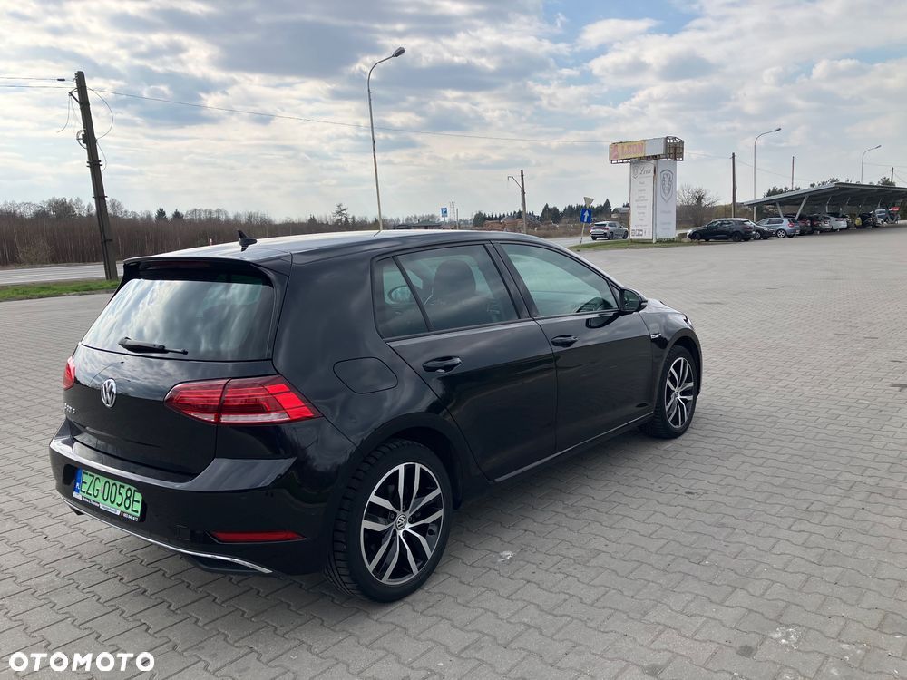 Volkswagen Golf - 6