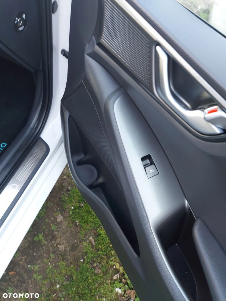 Hyundai IONIQ - 22