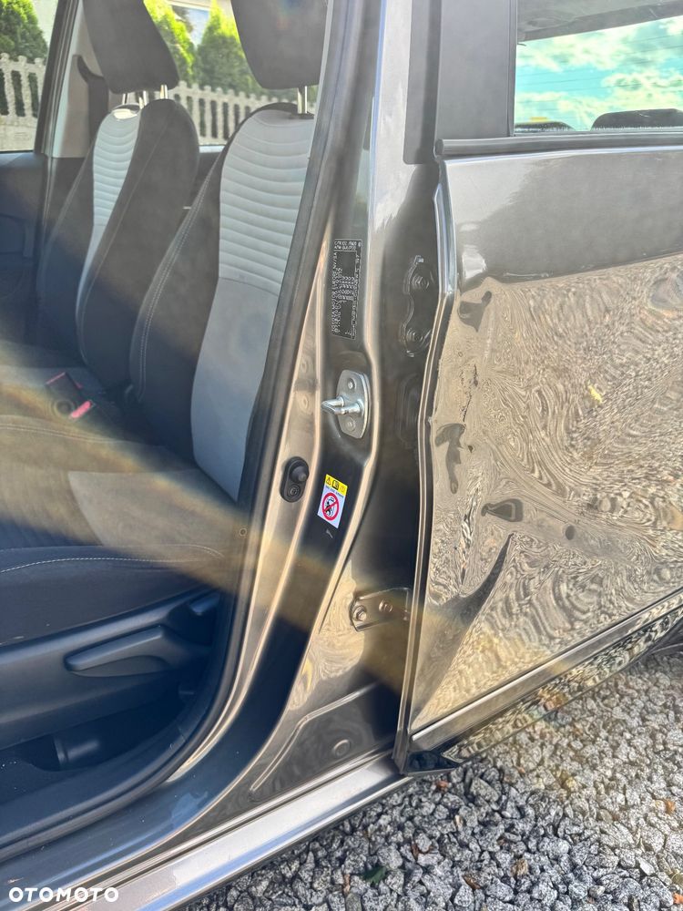 Toyota Yaris Hybrid 100 Business Edition - 11