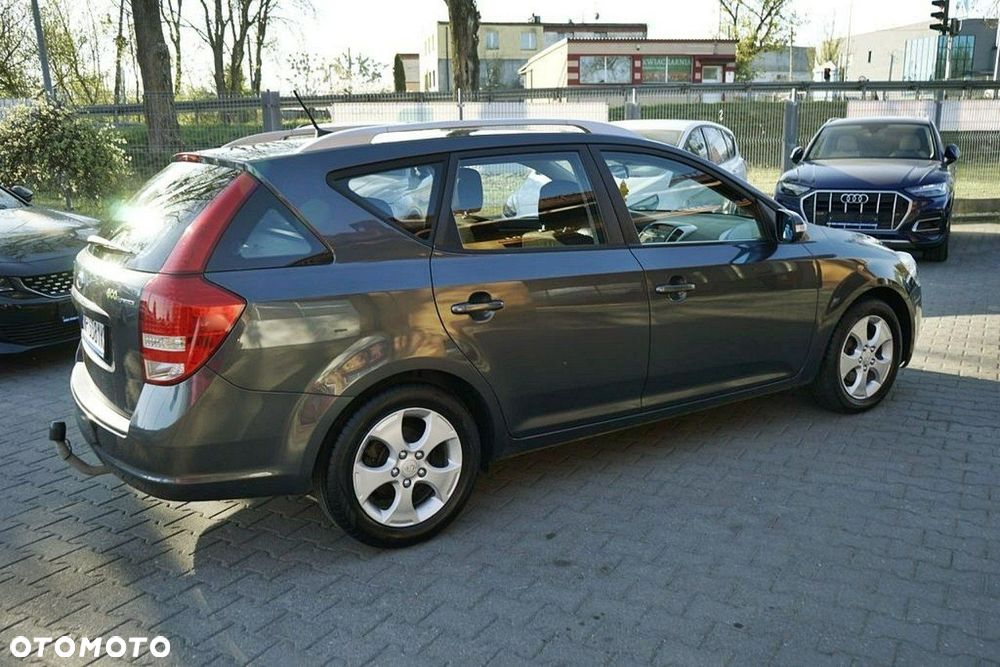 Kia Ceed 1.6 CRDi 90 ISG Spirit - 10