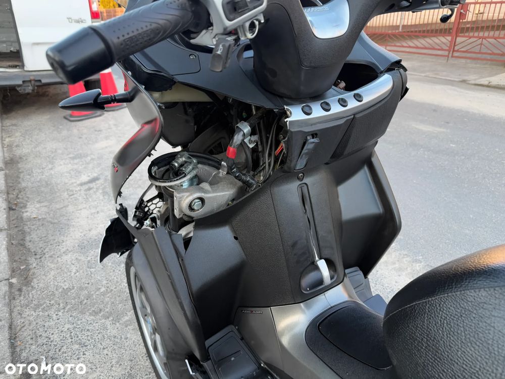 Piaggio MP-3 - 13