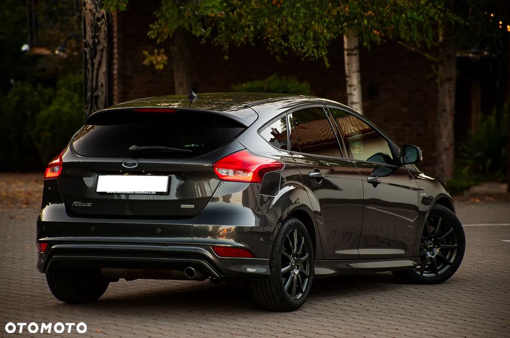 Ford Focus 1.5 EcoBoost ST-Line - 12