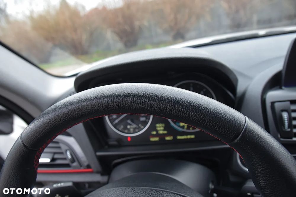 BMW Seria 2 218d Sport Line - 30