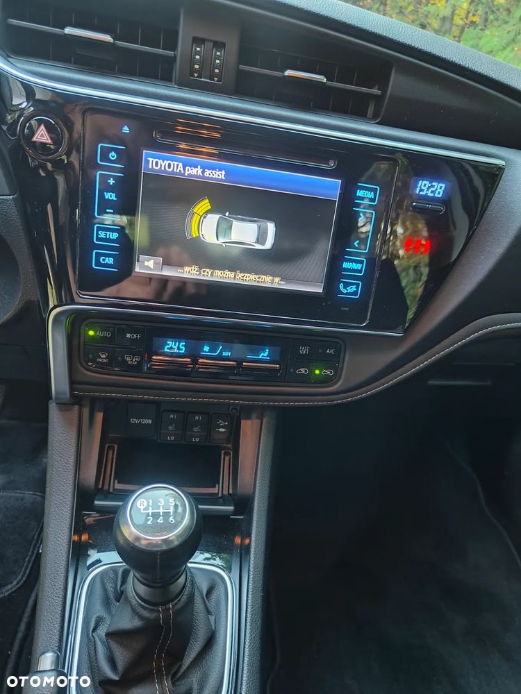 Toyota Auris 1.6 Premium Comfort - 17