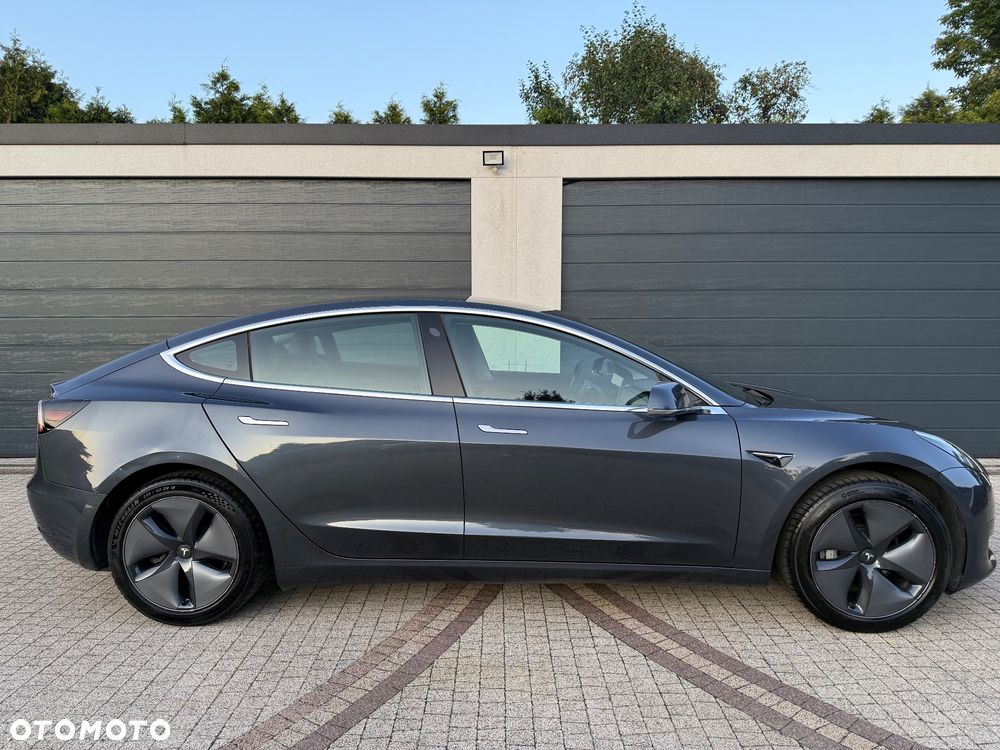 Tesla Model 3 - 8