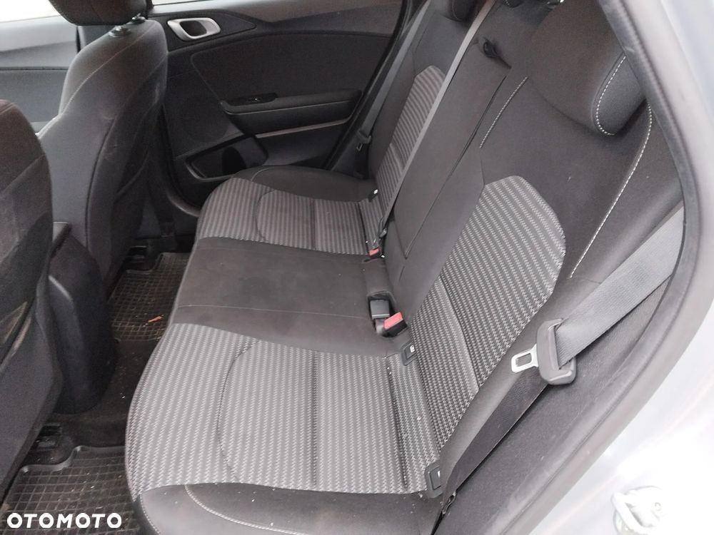 Kia Ceed 1.5 T-GDI MHEV L - 17