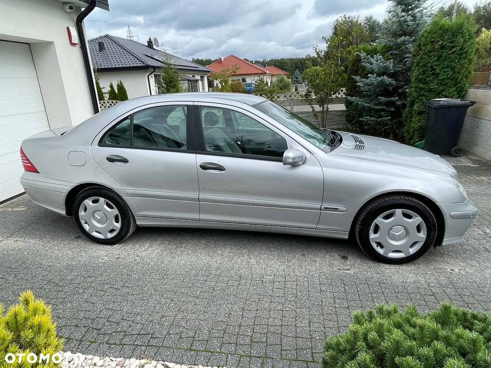 Mercedes-Benz Klasa C 180 Kompressor Classic Sport Edition - 3